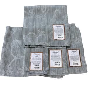 4 Lovely New with tags Damask Scroll Napkins 20x20
